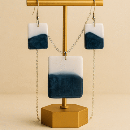 Ocean Mist Resin Jewelry Set – Silver Chain Pendant & Matching Earrings in Blue-White Marble Gradient