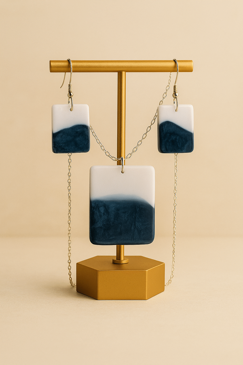 Ocean Mist Resin Jewelry Set – Silver Chain Pendant & Matching Earrings in Blue-White Marble Gradient